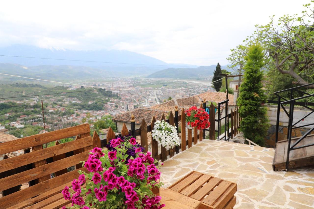 Guest House Maria - Berat Castle Екстериор снимка