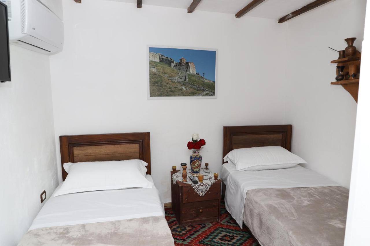 Guest House Maria - Berat Castle Екстериор снимка
