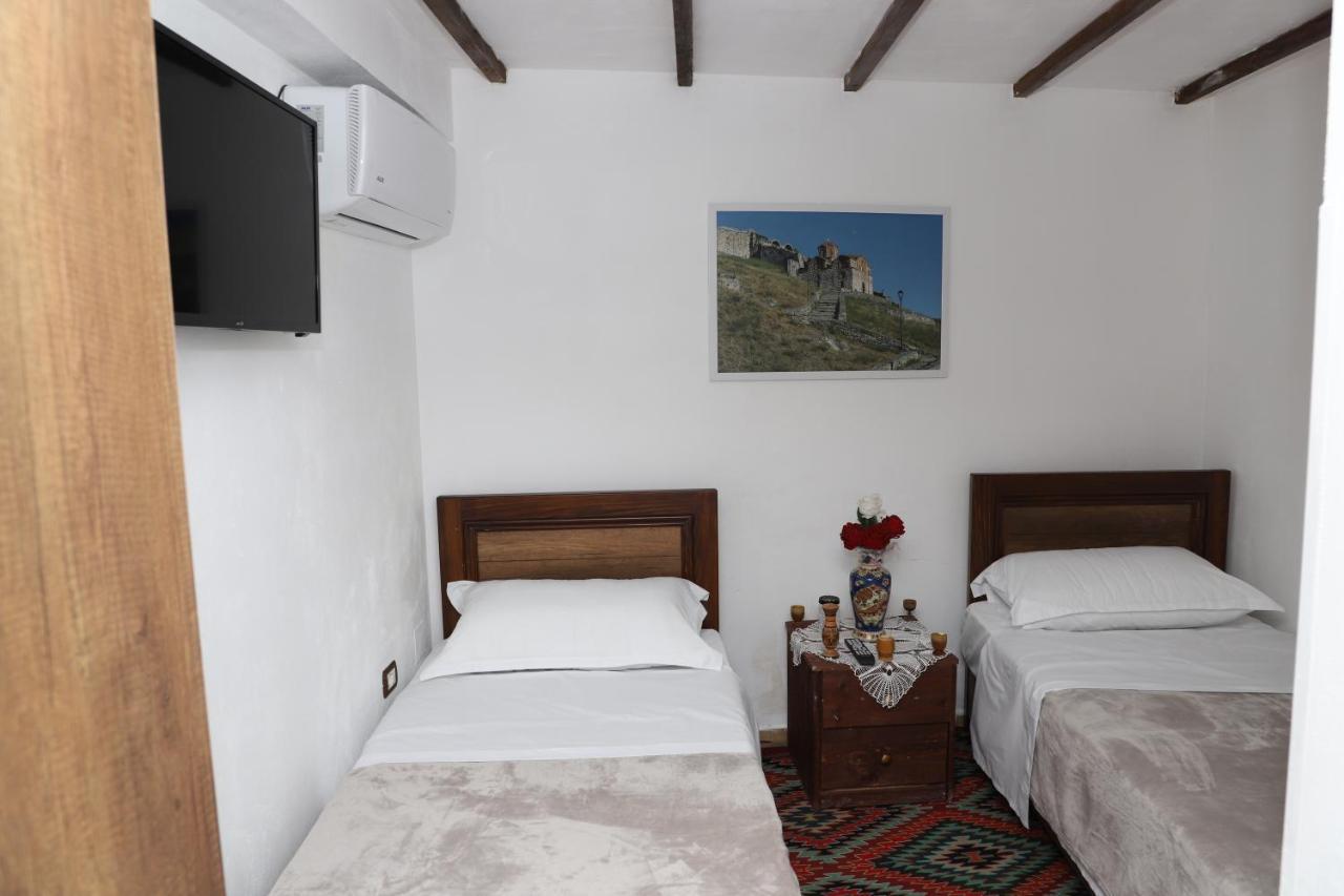 Guest House Maria - Berat Castle Екстериор снимка