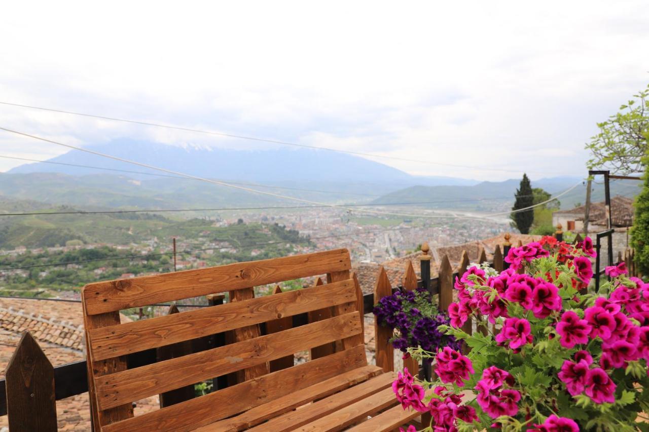 Guest House Maria - Berat Castle Екстериор снимка