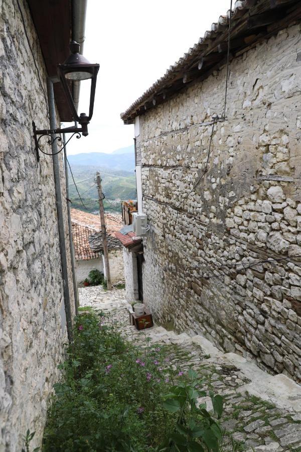 Guest House Maria - Berat Castle Екстериор снимка