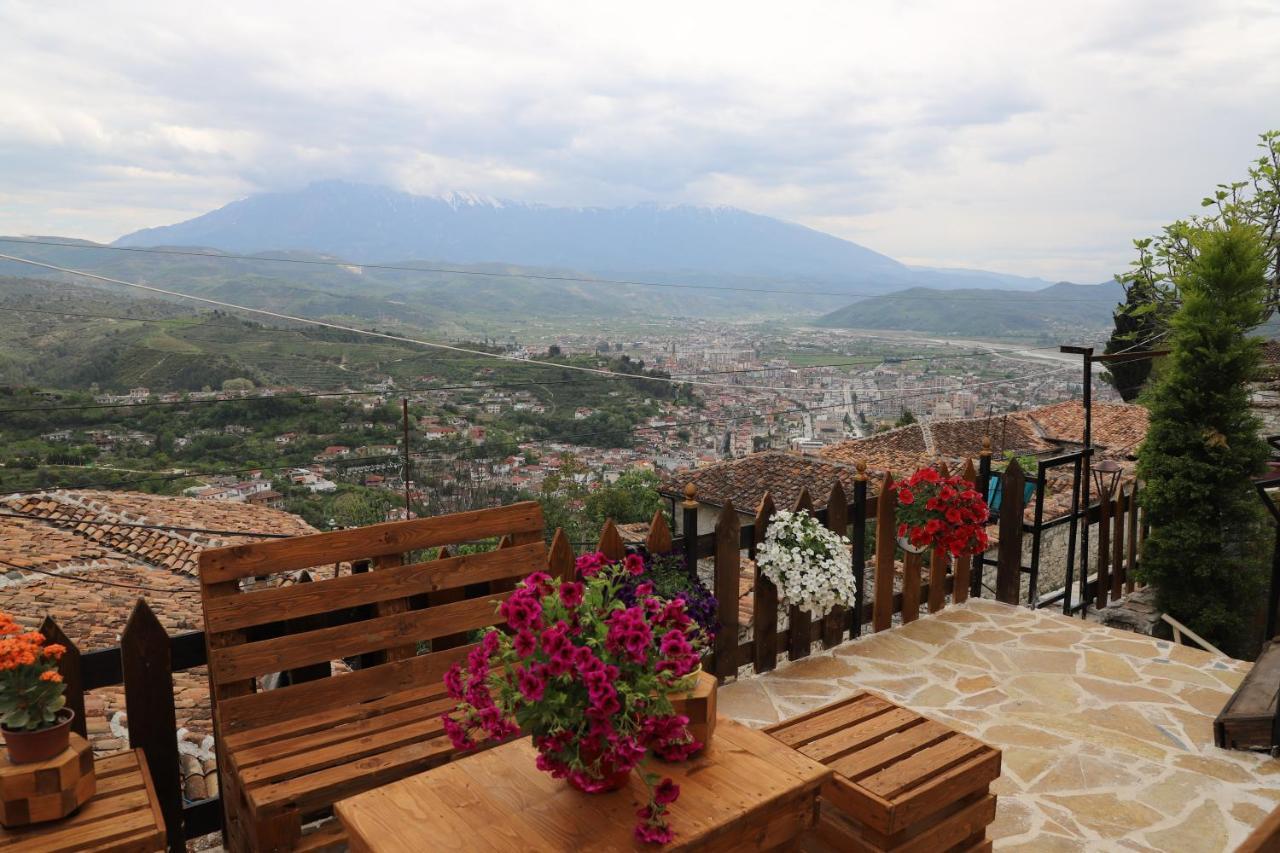 Guest House Maria - Berat Castle Екстериор снимка