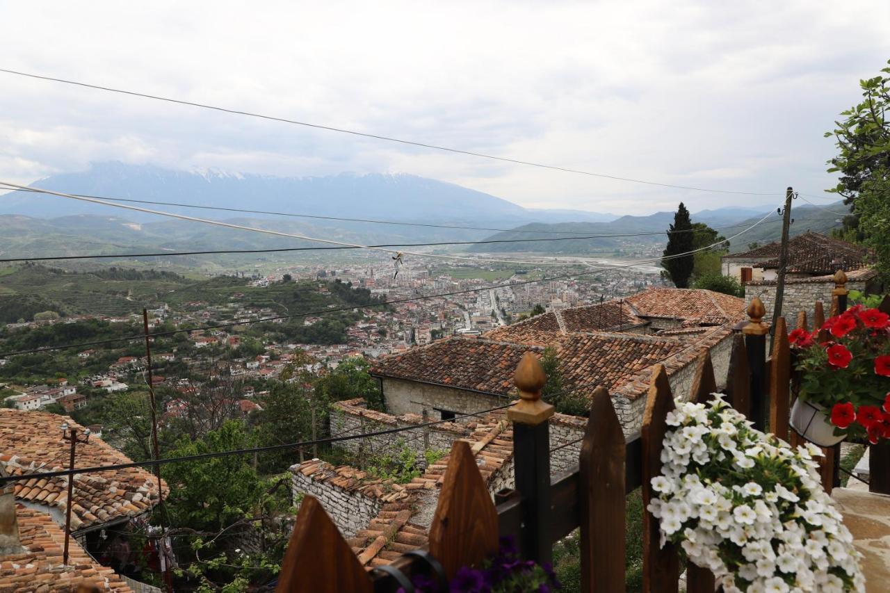 Guest House Maria - Berat Castle Екстериор снимка
