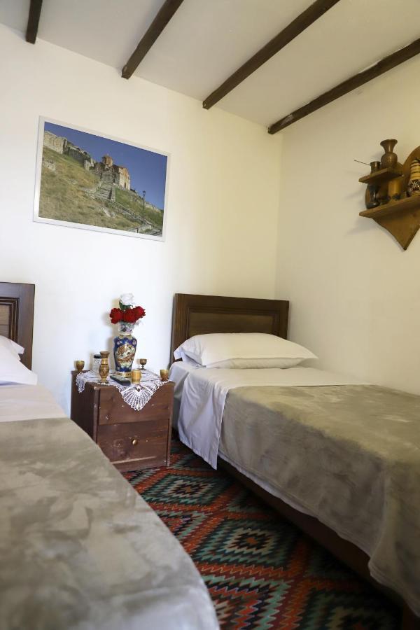 Guest House Maria - Berat Castle Екстериор снимка