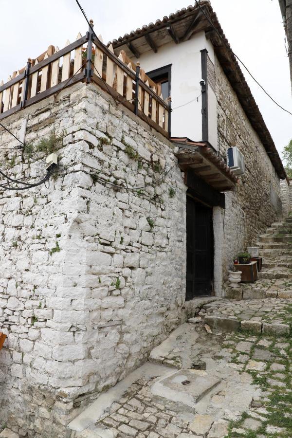 Guest House Maria - Berat Castle Екстериор снимка