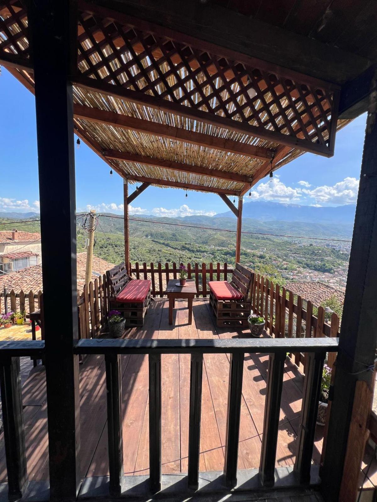 Guest House Maria - Berat Castle Екстериор снимка
