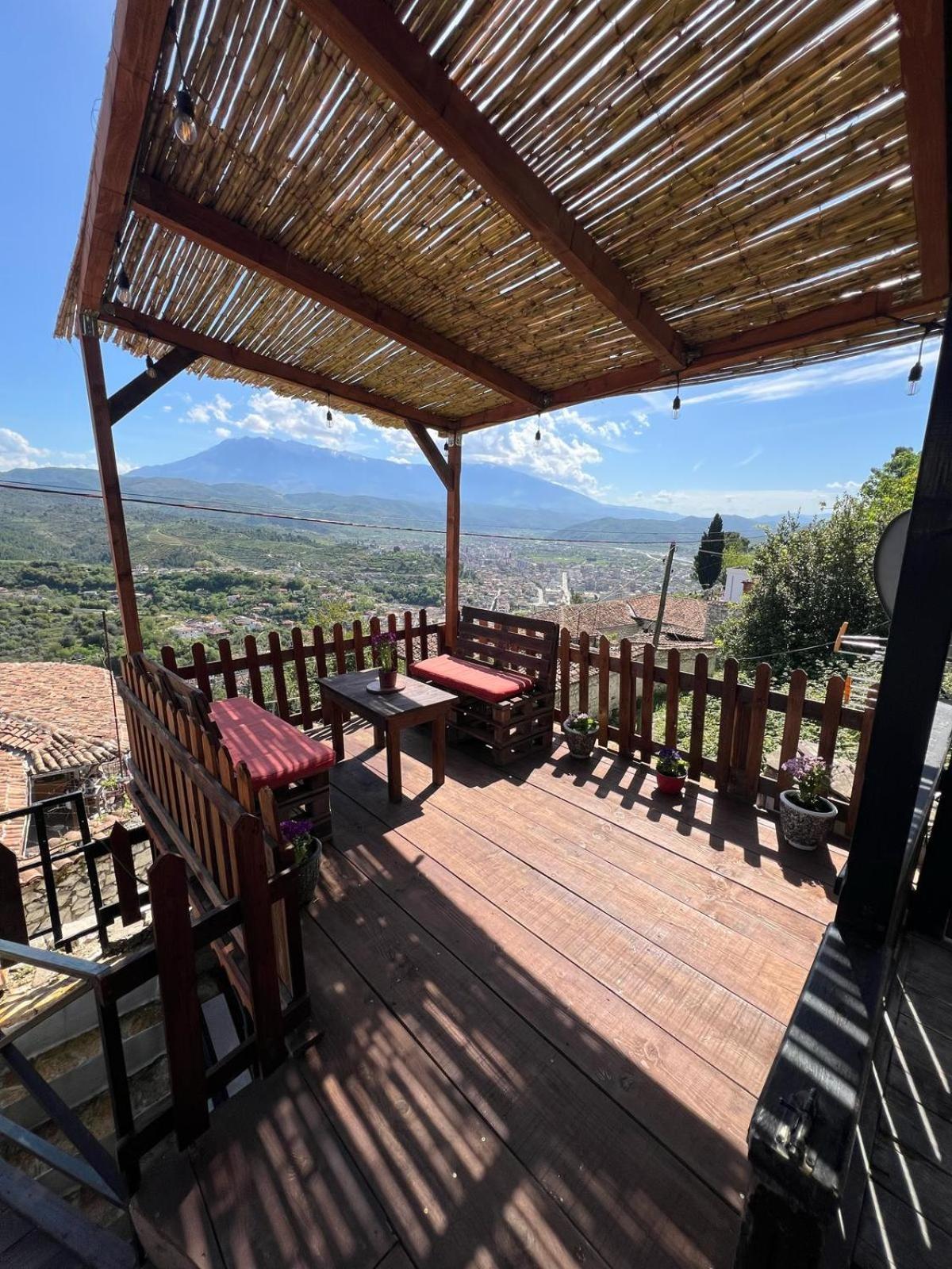 Guest House Maria - Berat Castle Екстериор снимка